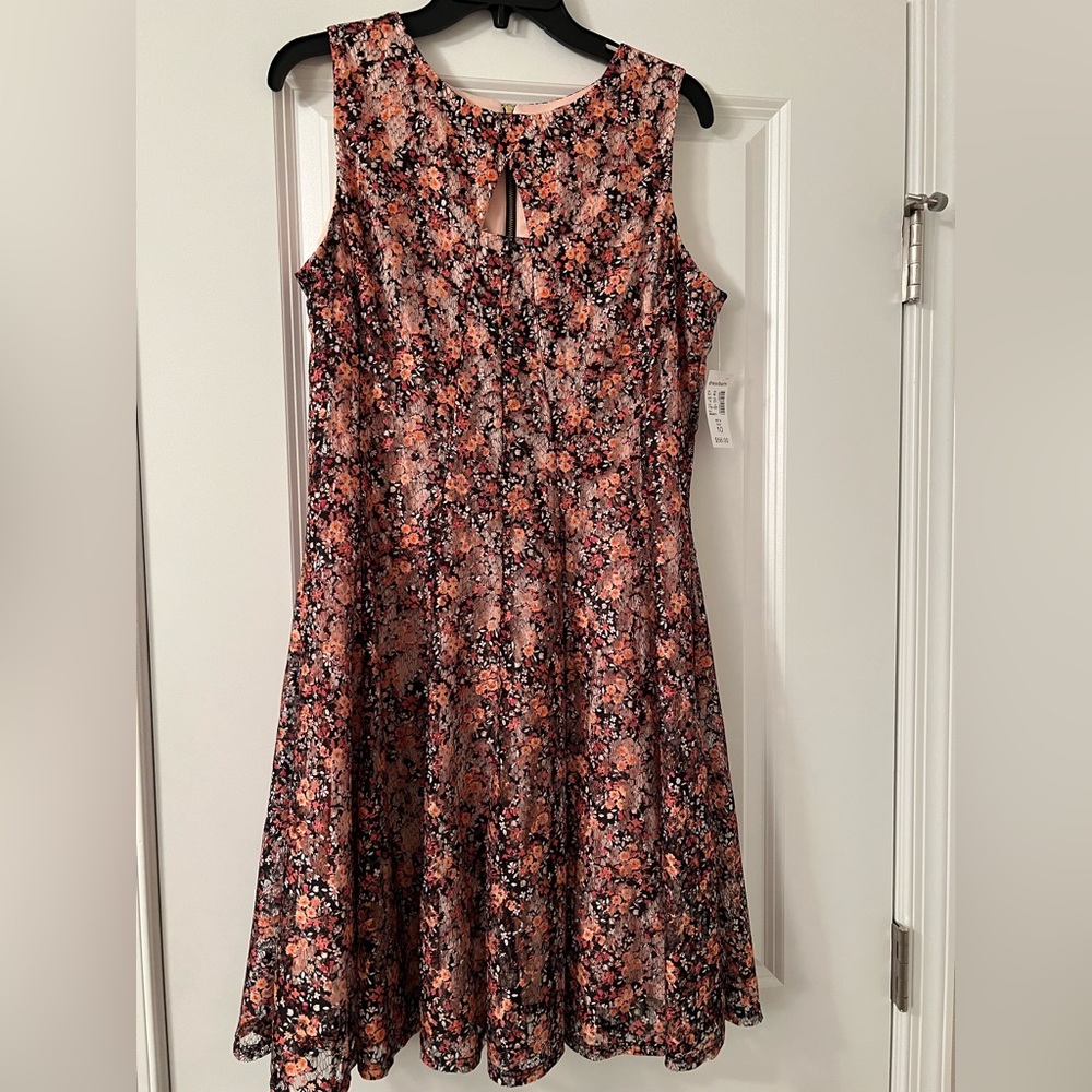 Women’s Dressbarn size 10 dress. Lace overlay. Flower pattern. Keyhole opening.